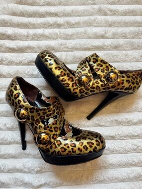 Betsey Johnson Leopard Print Gold Mary Jane Platform Heels